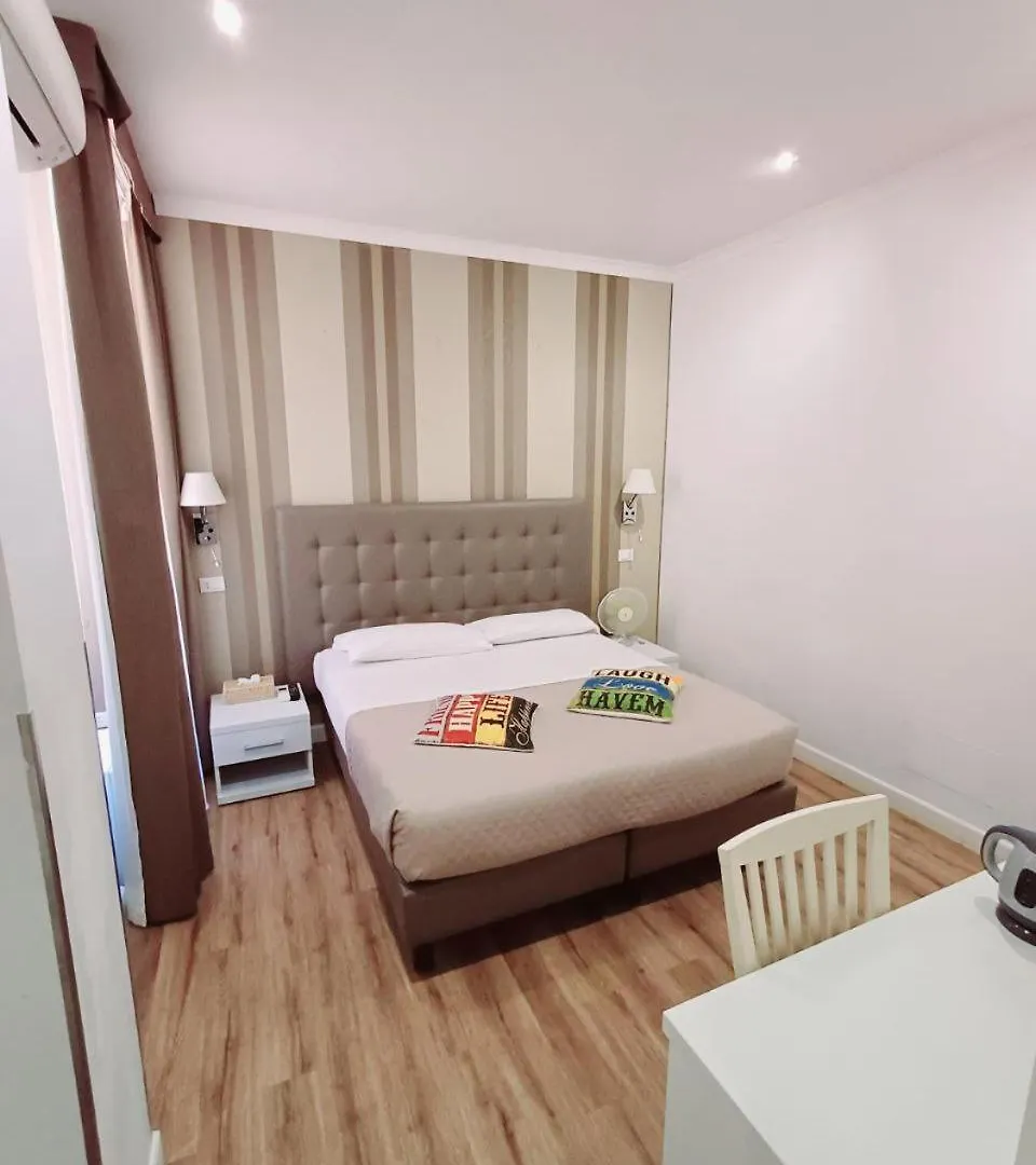 בית הארחה Camera Matrimoniale Roma Termini Con Bagno Privato איטליה