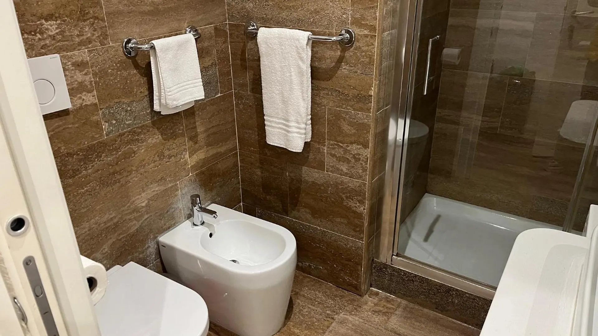 ゲストハウス Camera Matrimoniale Roma Termini Con Bagno Privato